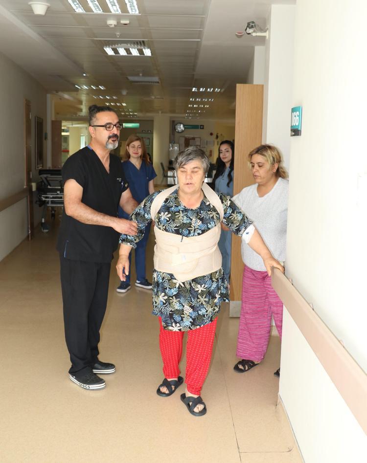 BİZ DE MUTLU OLUYORUZ