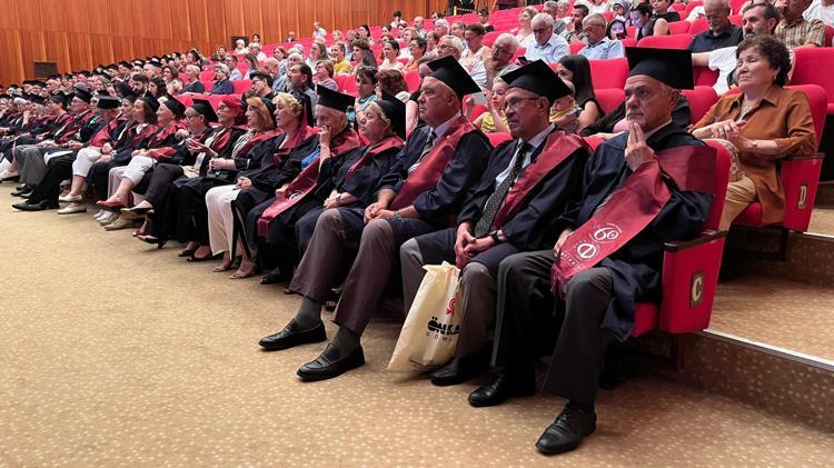 ÇİFT BİRLİKTE MEZUN OLDU