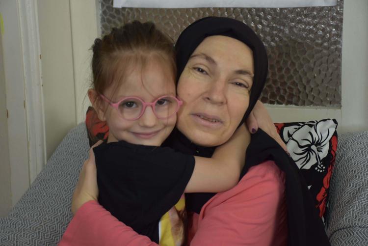 ANNEM SIRDAŞIMDI AMA HER İŞİMİ BABAMLA YAPARIM