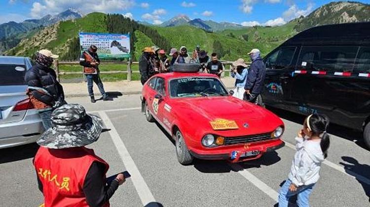 “TÜRK ARABASIYLA YARIŞIYOR OLMAMIZ NEDENİYLE ÇOK İLGİ GÖRÜYORUZ”