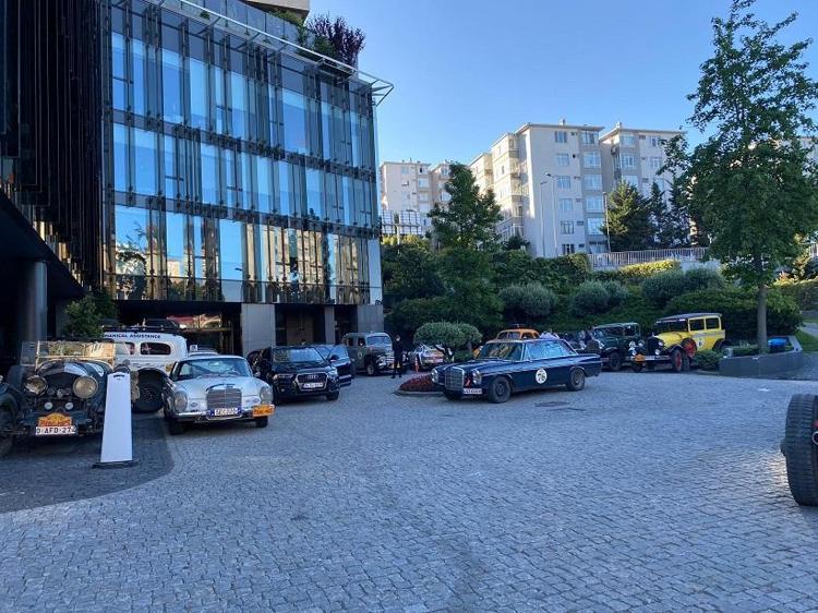 “BAKÜ’DE ATÖLYE BULMAMIZ ÇOK ZOR OLDU”