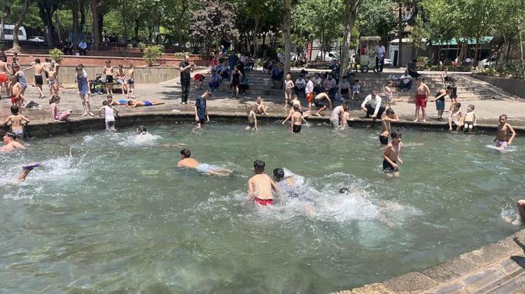 ‘ŞEKER TOPLADIM, SERİNLEMEK İÇİN HAVUZA GELDİM’