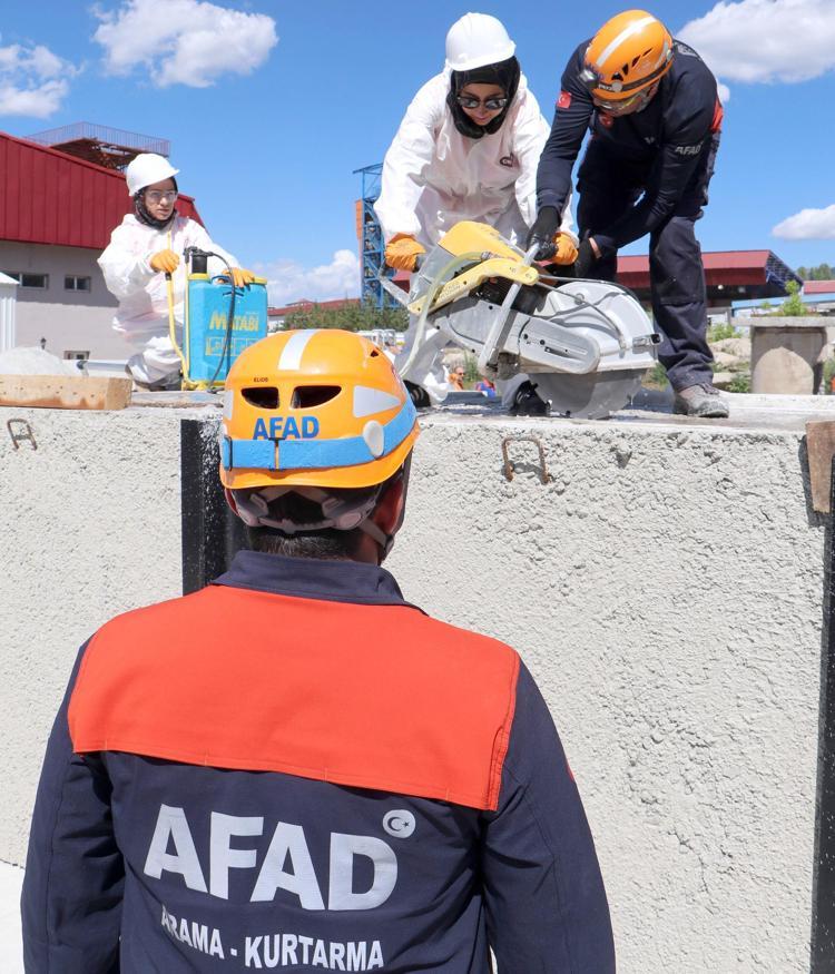 ‘ÖĞRENDİKLERİMİ OKULDA ÖĞRENCİLERİME AKTARACAĞIM’
