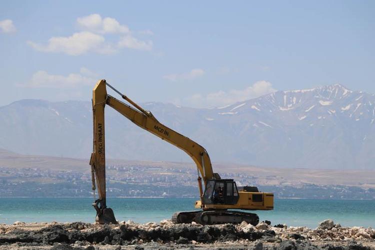 TURİSTLERİ, DOĞA HARİKASINA BEKLİYORUZ