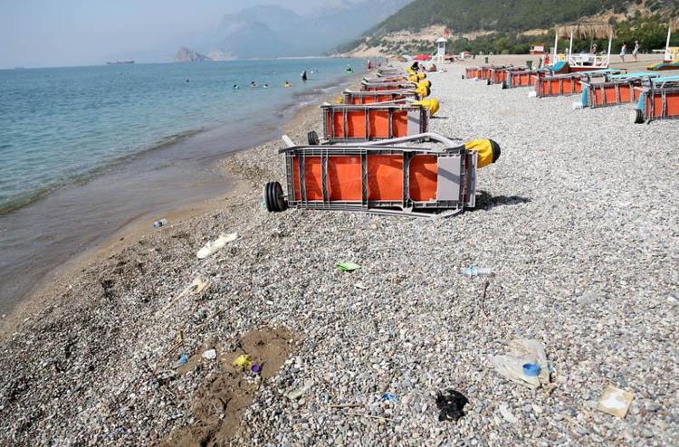 KUMSAL VE ORMANDA DA ATIK KİRLİLİĞİ