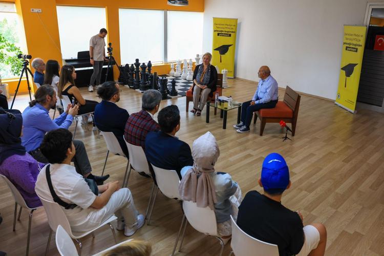 “HANGİ TÜR LİSEYE GİTMEK İSTEDİKLERİNE KARAR VERSİNLER”