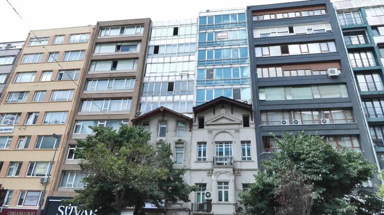 CADDEDE KOMPLE TARİHİ YAPILAR OLMASI GEREKİYORDU