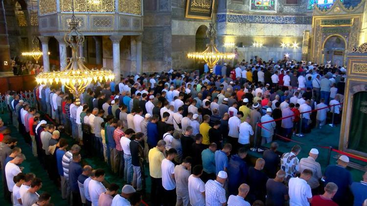 AYASOFYA CAMİİ’NDEKİ NAMAZI İSTANBUL MÜFTÜSÜ ARPAGUŞ KILDIRDI