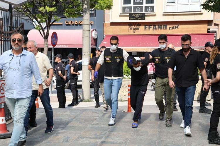 ŞÜPHELİ ADLİYEDE