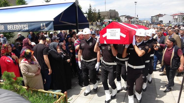 ANNE-OĞUL TABUTLARI YAN YANA