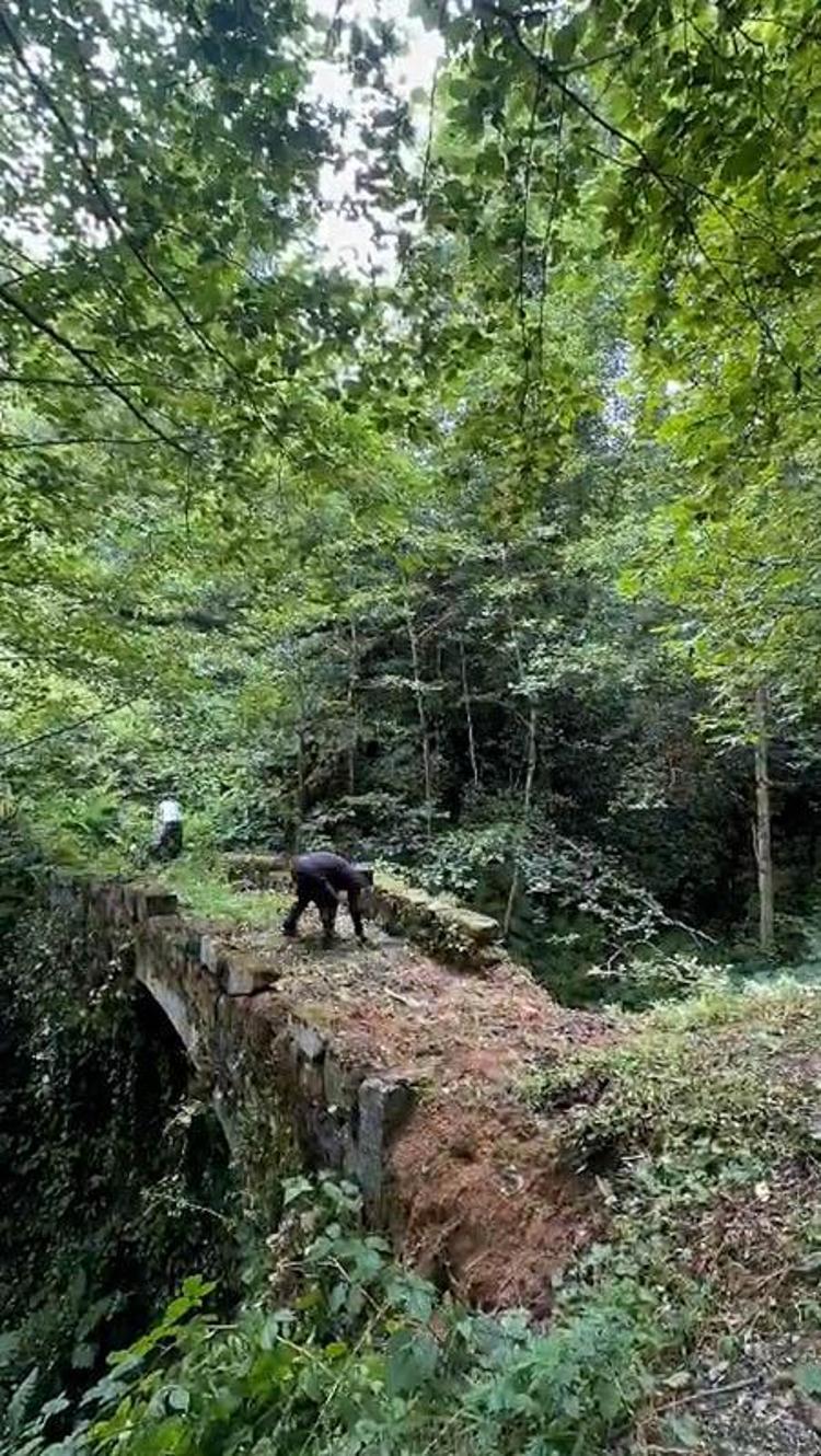 ‘GELİP GEÇERKEN İÇİMİZ ACIYORDU’