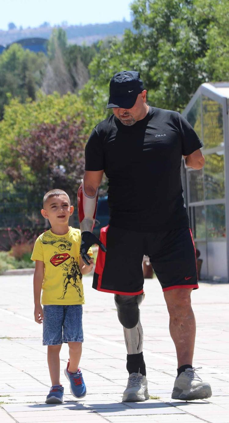 ÇOCUĞUMUN ELİNİ TUTABİLİYORUM