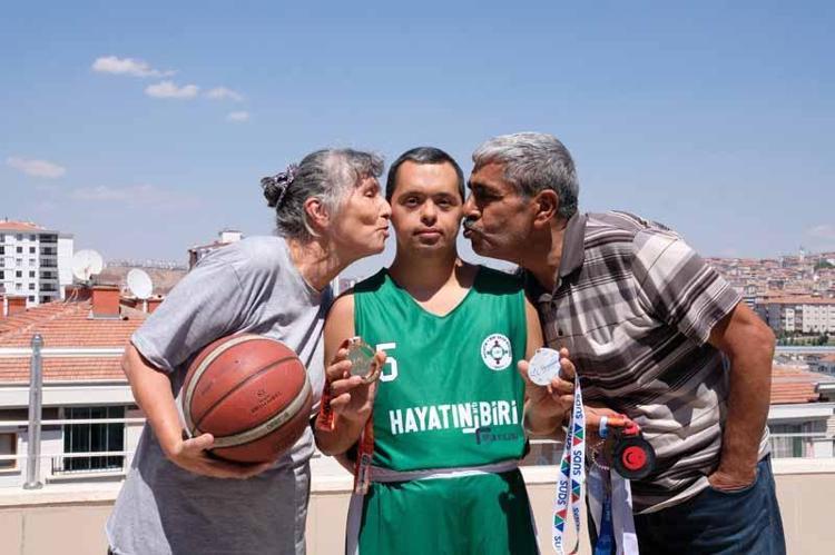 HİKAYEMİZ ‘BABA BENİM ARKADAŞLARIM OLMAYACAK MI’ SORUSUYLA BAŞLADI