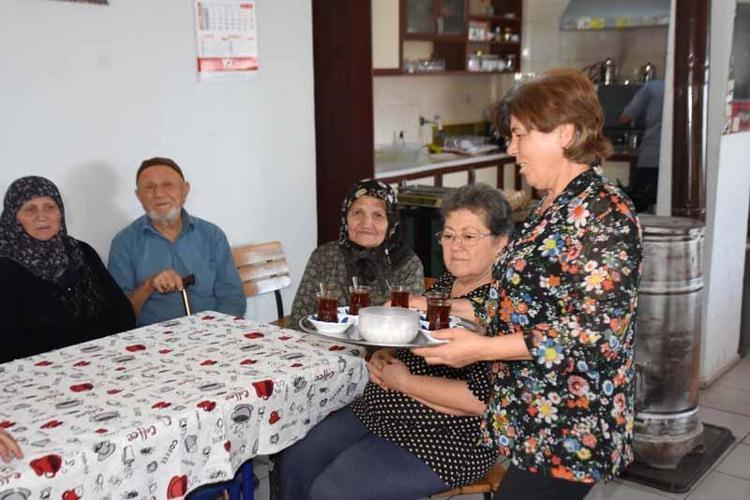 KAHVEHANEDE SOSYALLEŞİYORUZ