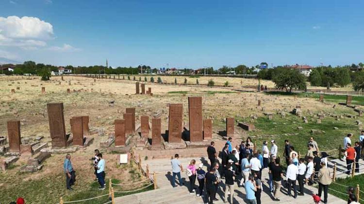 TATVANDA COŞKULU KARŞILAMA