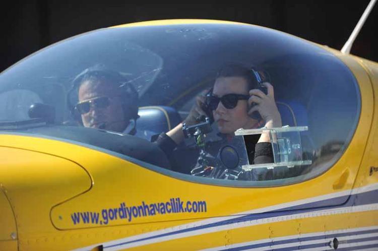 GENÇ HAVACILARA SADECE EĞİTİM VERMİYOR DESTEK DE OLUYOR