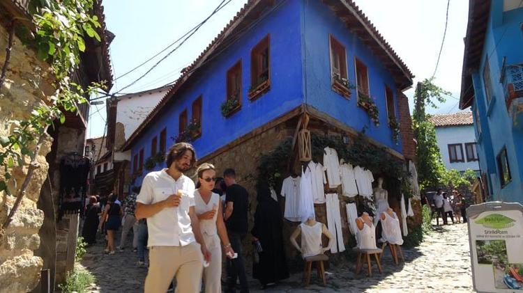 HAFTA SONLARI 8 BİN KİŞİ GEZİYOR