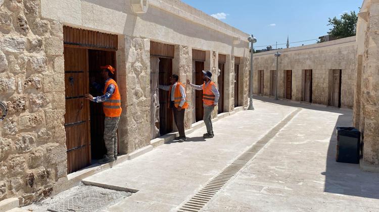 DÜKKANLARIN 2 HAFTA SONRA TESLİMLERİ YAPILACAK