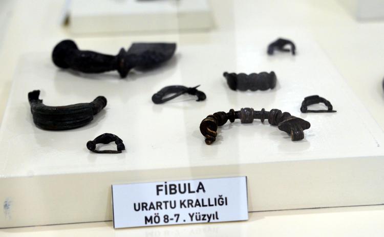 ÖZELLİKLE URARTUNUN ÇOK ZENGİN TAKI KÜLTÜRÜ VAR