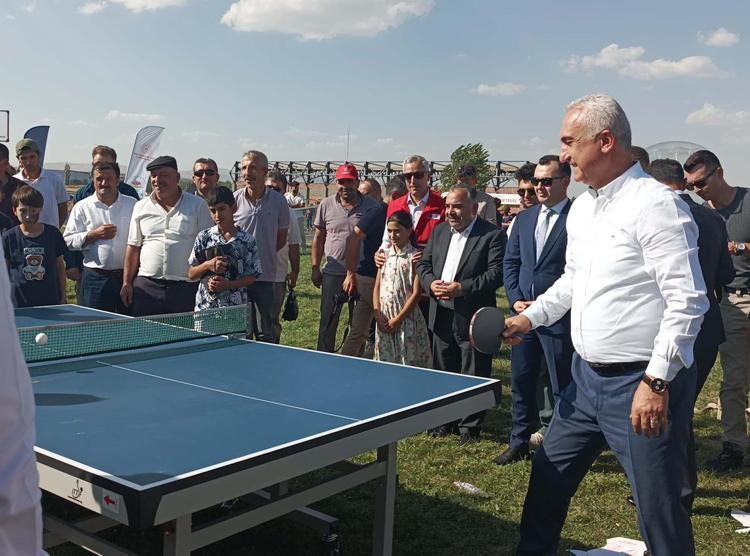 4 KITADA HÜKÜM SÜREN KARDEŞLİĞİN MEŞALESİNİ YAKMIŞTIR