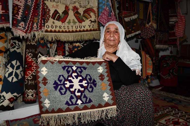 KOOPERATİF SAYESİNDE ÇOK KİŞİ KİLİM DOKUMA SANATINI ÖĞRENDİ