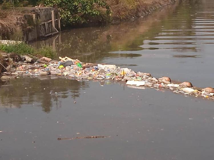 BEYKOZDAKİ KÜÇÜKSU DERESİNDE DE ÇÖP YIĞINLARI OLUŞTU