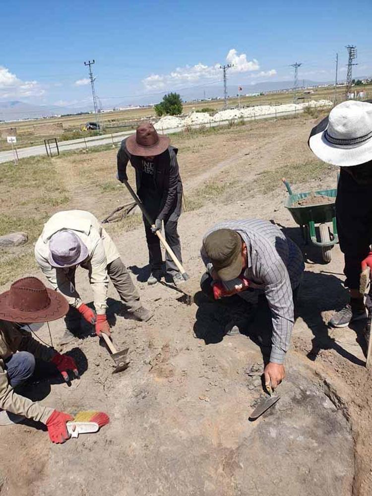 HER TABAKADA HAYVANCILIKLA İLGİLİ İZLER BULDUK