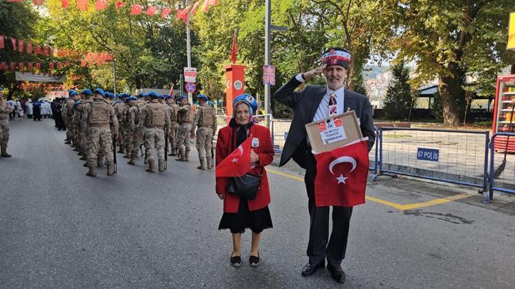 ANNE OĞUL DA YÜRÜDÜ