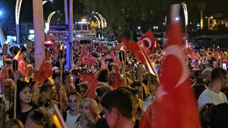 MEŞALELER ZAFER İÇİN YANDI