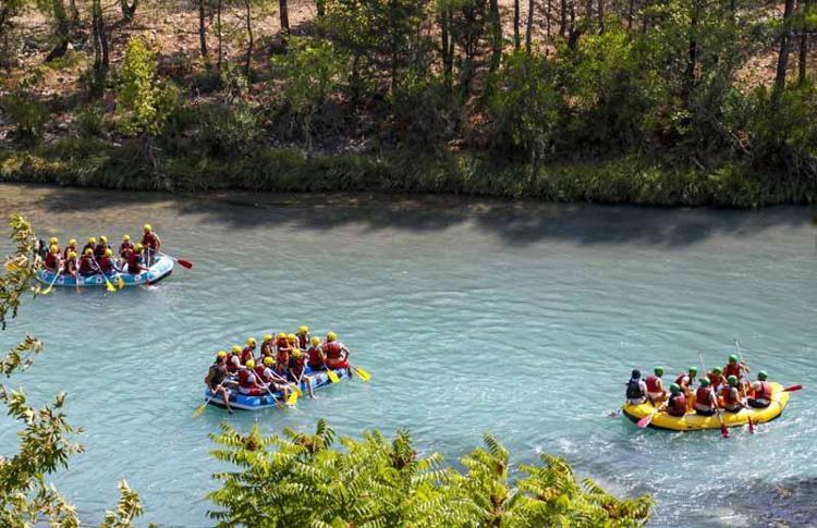 EN ÇOK RUSLAR, EN AZ YERLİ TURİST GELİYOR