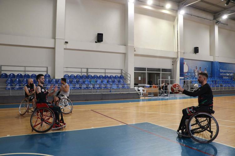 HAYATTA DURMADAN ÇABA GÖSTERMEYE DEVAM EDİYORUM