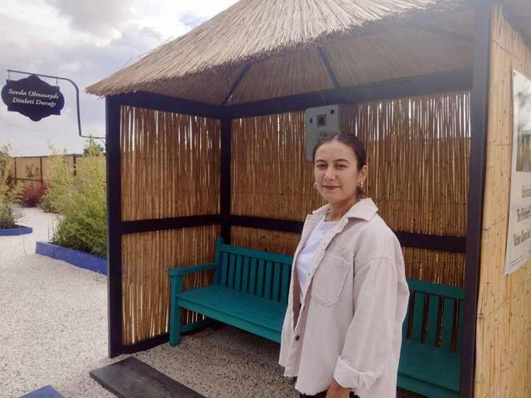 BAHÇE, 3 BİN ADET BİTKİYİ İÇİNDE BARINDIRIYOR