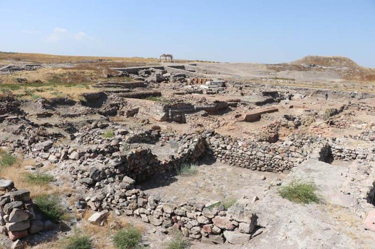 BİR KRALLIK KURULAMAMIŞ