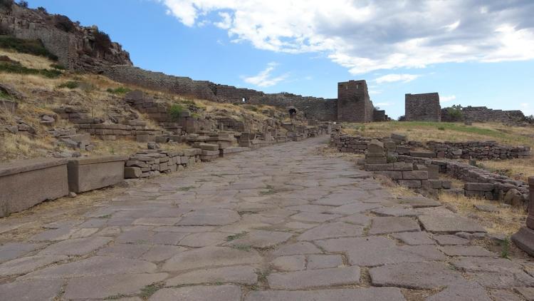 ÇÖPLÜKLER GÜNDELİK YAŞAMINI AYDINLATMASINDA ÇOK FAZLA ARKEOLOJİK VERİ SUNUYOR