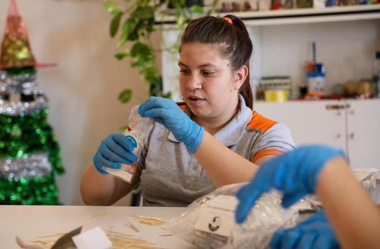 EĞİTİM ALDIKLARI OKULA KATKI SAĞLIYORLAR