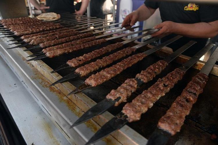 ‘KEBAP AŞKIMIZIN ÖNÜNE GEÇEMEDİ’