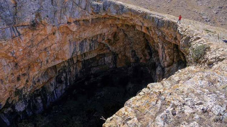 KIRIK BOYUNCA GELİŞMİŞ ÇÖKME OBRUĞUDUR