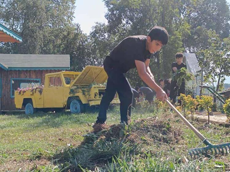 300 DÖNÜMLÜK ALANDA 40 ÇEŞİT ÜRÜN