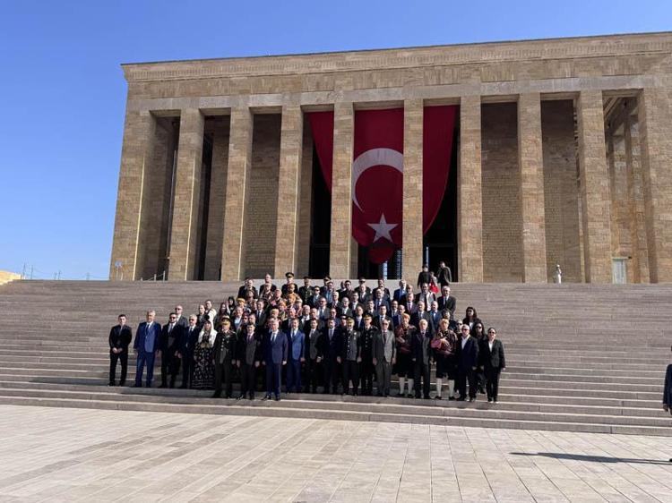 İLK MECLİSTE TÖREN