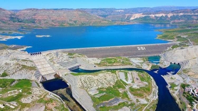 ‘TARİHİ YAPILAR TİTİZ BİR MÜHENDİSLİKLE TAŞINDI’