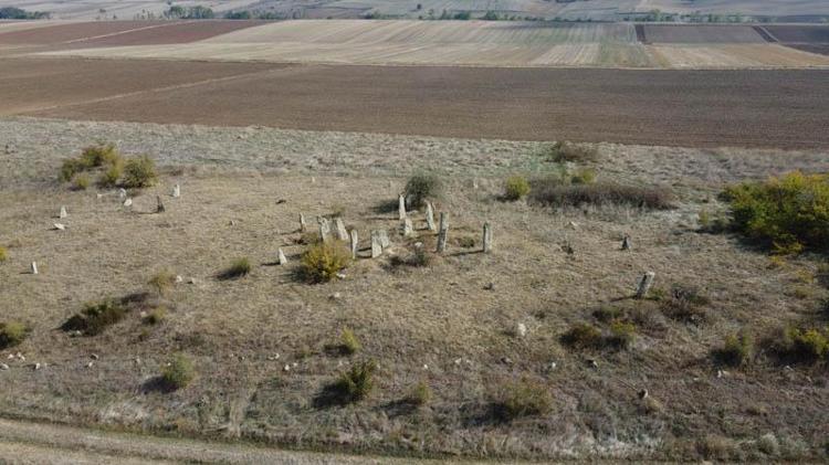 HER ŞEYİYLE BİR OSMANLI MEZARLIĞI