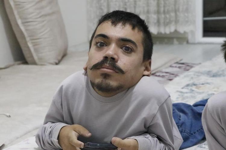 BİR GÜN EVDEN ÇIKMASAM HASTA OLUYORUM