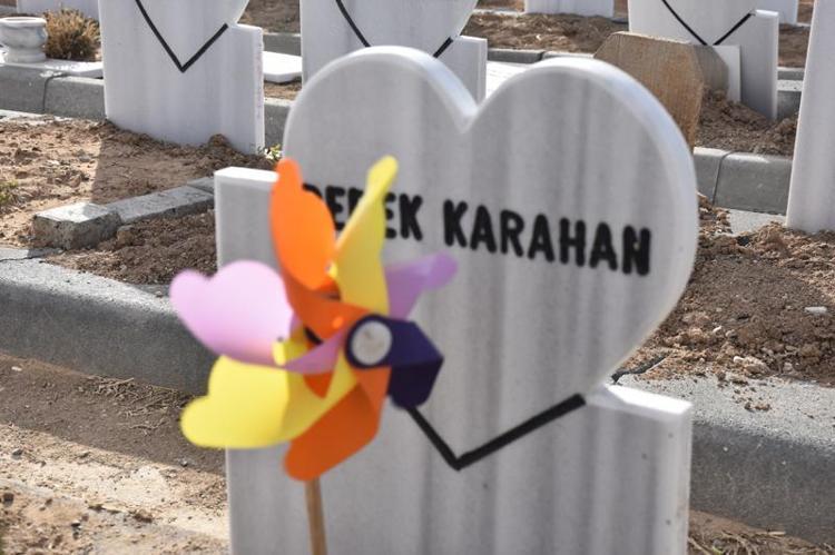 RÜZGAR GÜLLERİYLE DOLDU