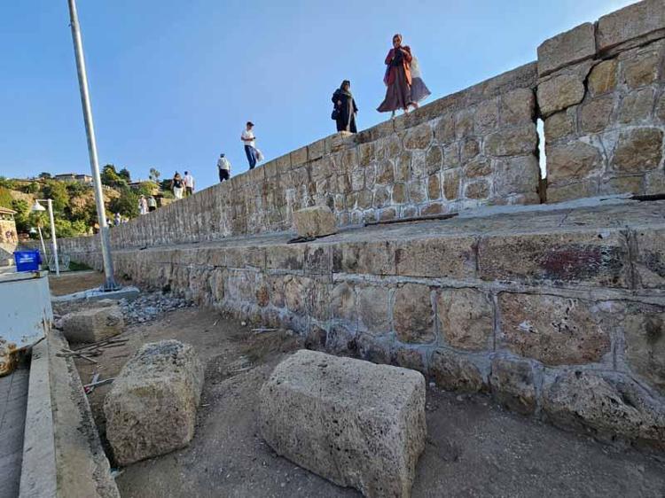 250-300 KİLOLUK TAŞLAR DÜŞÜYOR