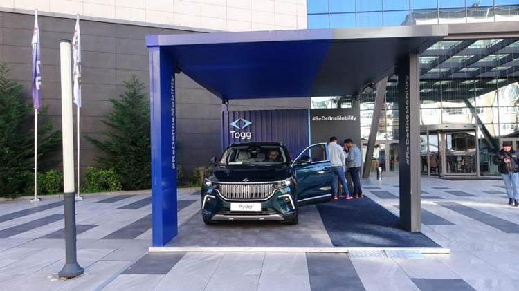 ‘YENİ RENGİNE BAYILDIM’