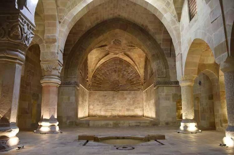 DEKORATİF ÖĞELERİN KÖKENİ YILLARDIR TARTIŞILIYOR