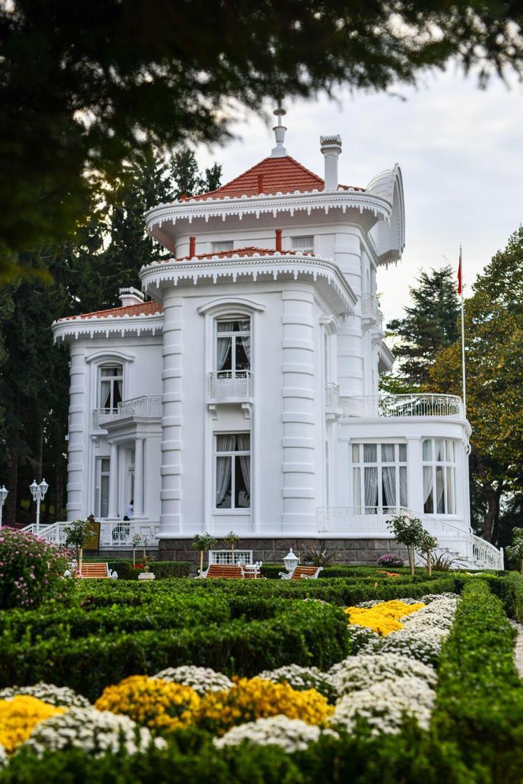 ATATÜRK KÖŞKÜNDE 344 ESER SERGİLENİYOR