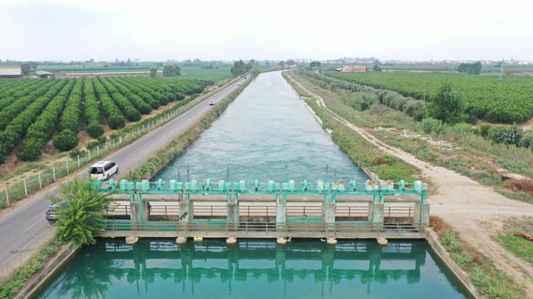 ‘OBRUKLARIN OLUŞMASININ EN BÜYÜK NEDENİ KONTROLSÜZ SU ÇEKİMİDİR’