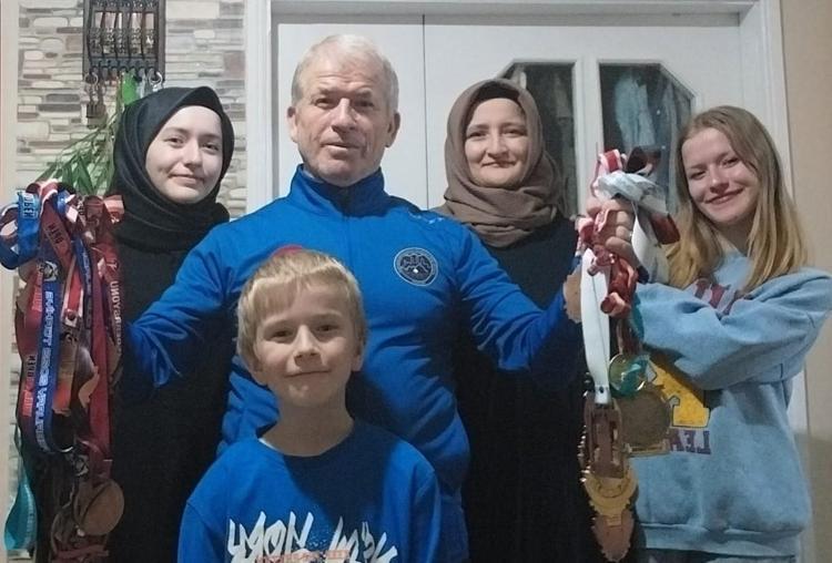 ‘TÜRKİYE’NİN NERESİNE GİTSEM BİR ÖĞRENCİMLE KARŞILAŞIYORUM’