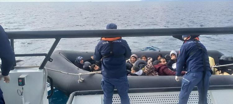 KAÇAK GÖÇMENLER SAHİL GÜVENLİK UÇAĞI İLE TESPİT EDİLDİ